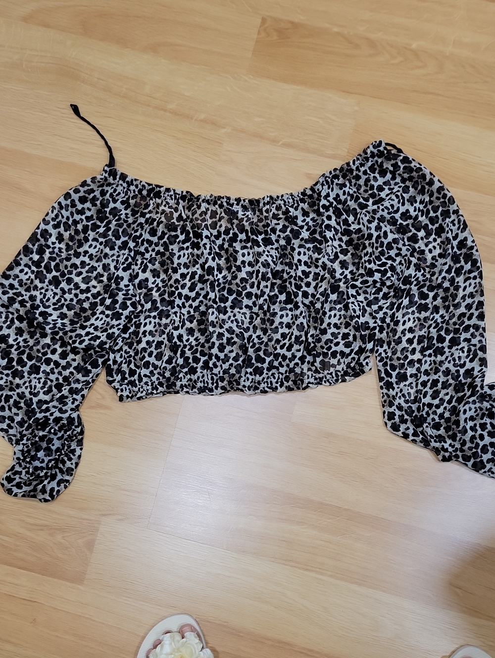 Leopard Print Off-Shoulder Crop Top - Black/White